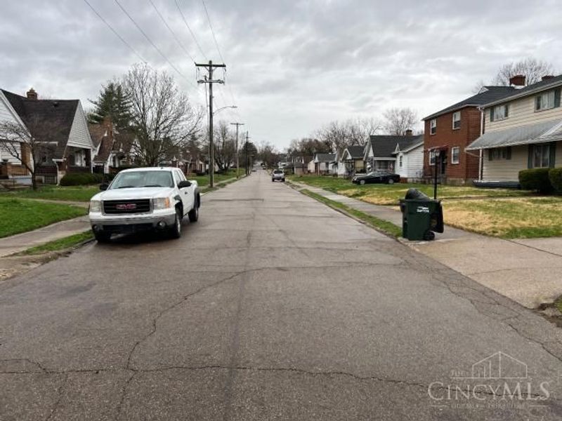 445 Sandhurst Drive, Dayton, OH 45405 Photo 5