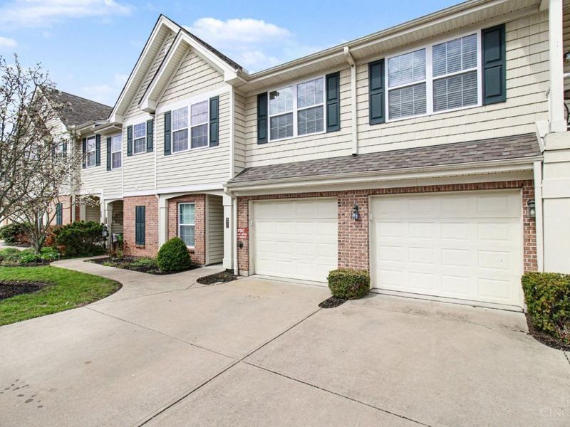 2047 Commons Circle, Batavia, OH 45103 Photo 2