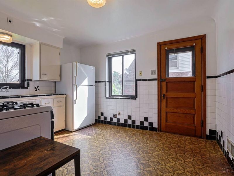 4228 Homelawn Avenue, Green Township, OH 45211 Photo 14