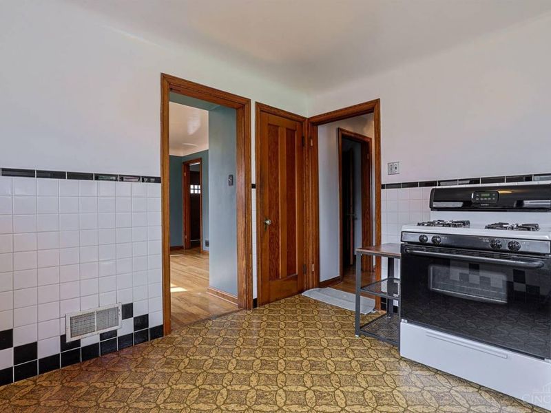 4228 Homelawn Avenue, Green Township, OH 45211 Photo 16