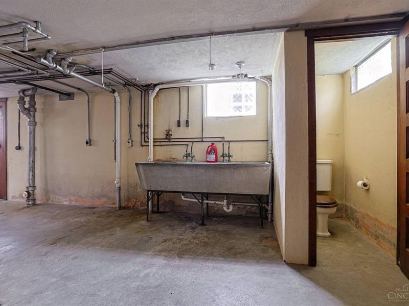 4228 Homelawn Avenue, Green Township, OH 45211 Photo 37