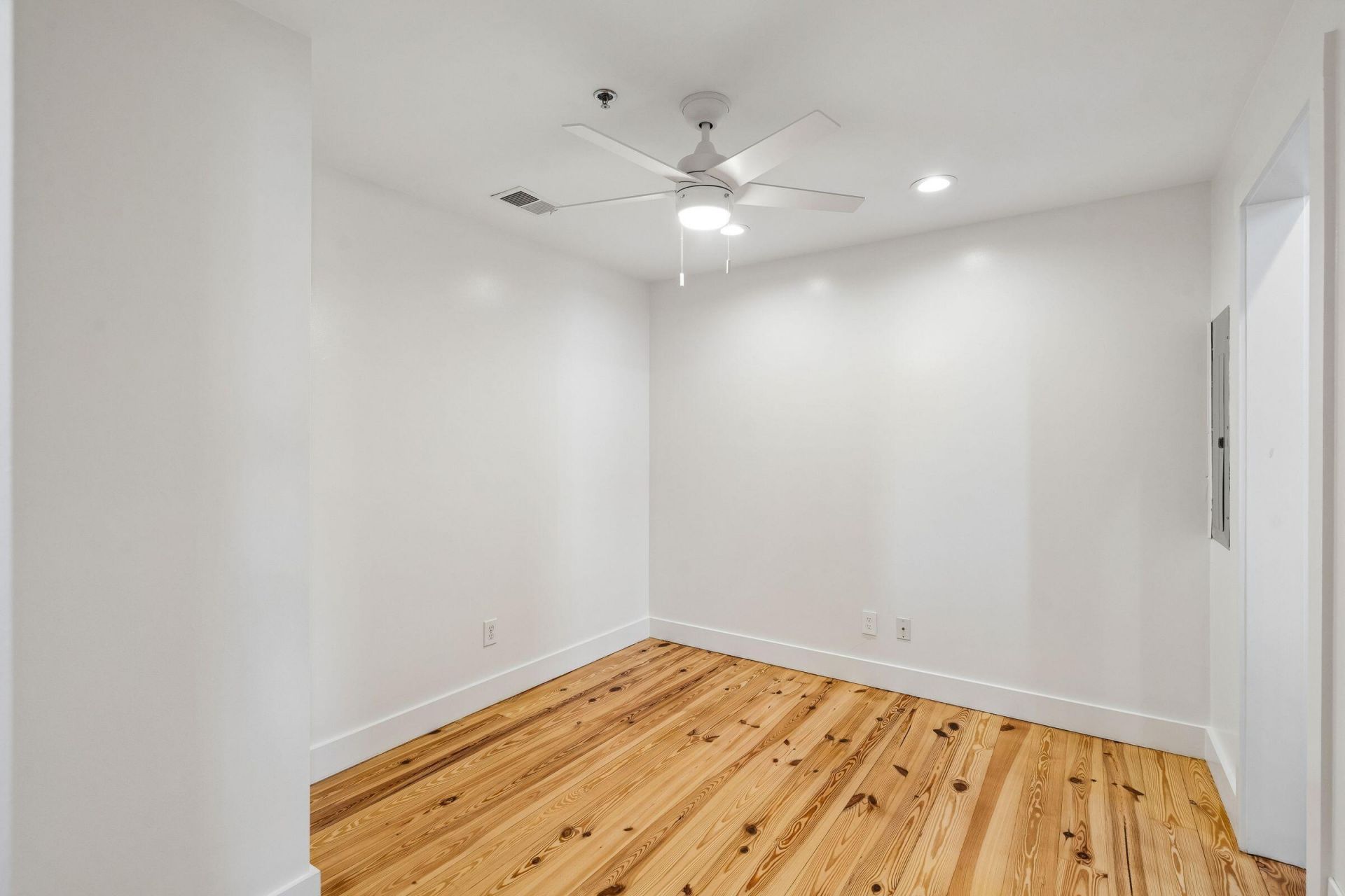 2 Francis Street Photo 17