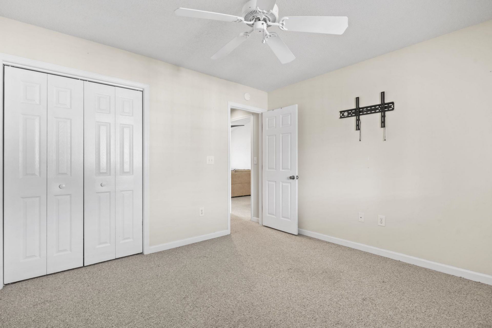 4622 Greenbriar Dr. Photo 15