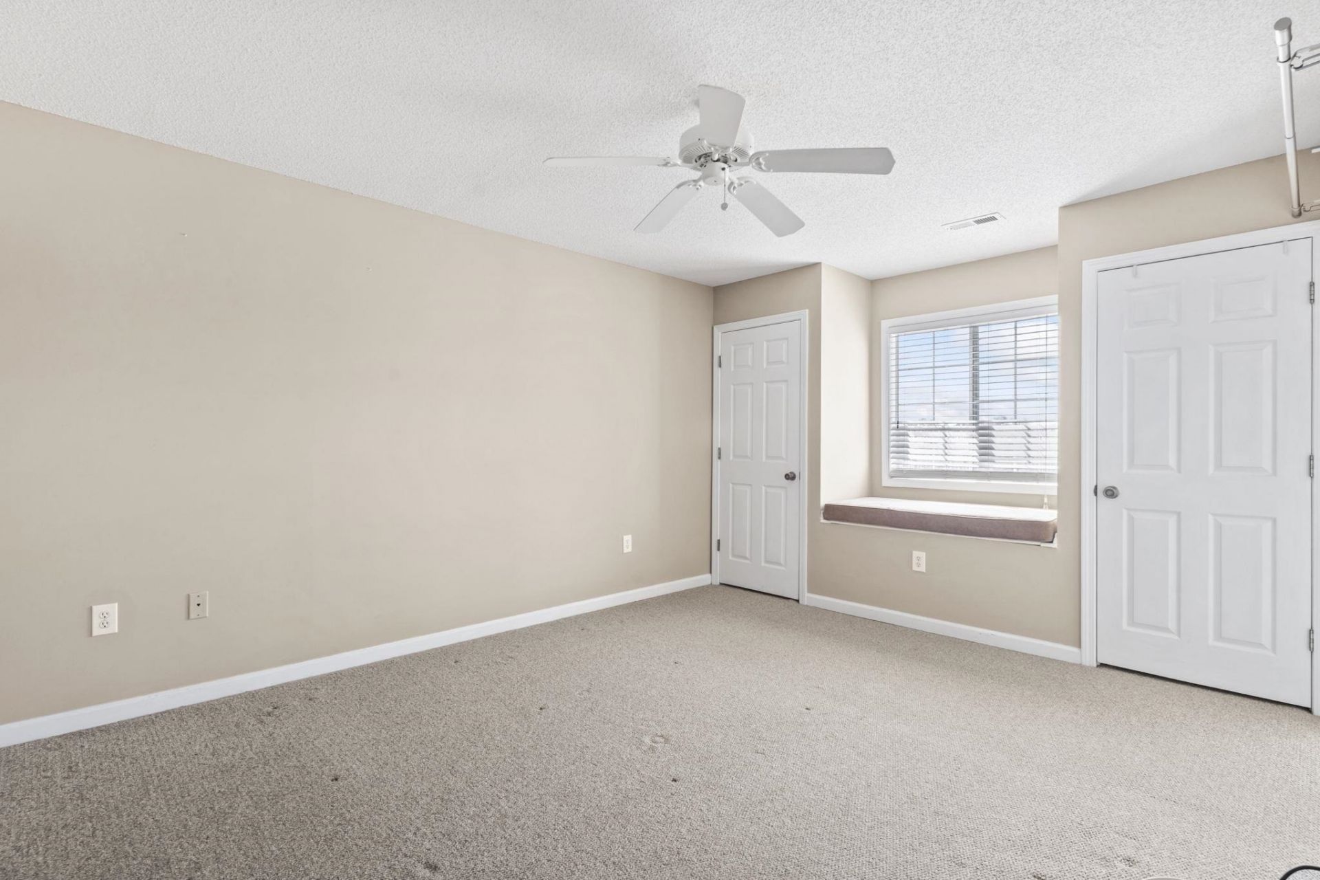 4622 Greenbriar Dr. Photo 4
