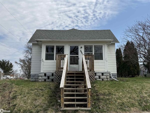 808 S 9Th Avenue, Marshalltown, IA 50158