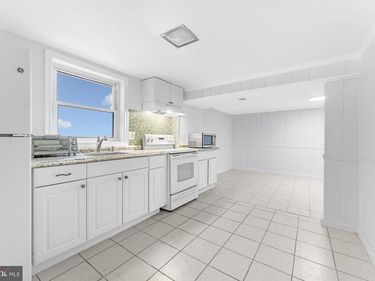 3233 APEX CIRCLE, Unit B, FALLS CHURCH, VA 22044