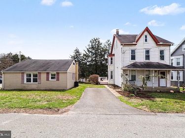 345 E WALNUT STREET, MARIETTA, PA 17547