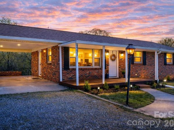 1231 2nd Street SE, Hickory, NC 28602