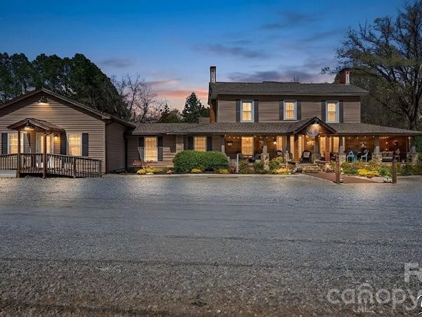 1307 Oakridge Farm Highway , Mooresville, NC 28115