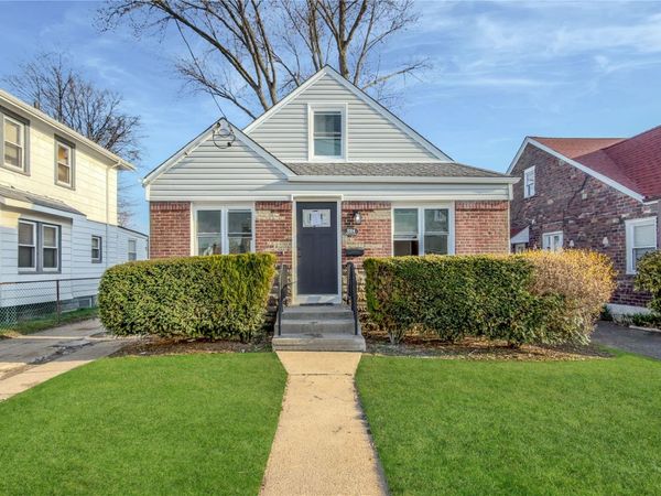 224 Windsor Parkway , Hempstead, NY 11550