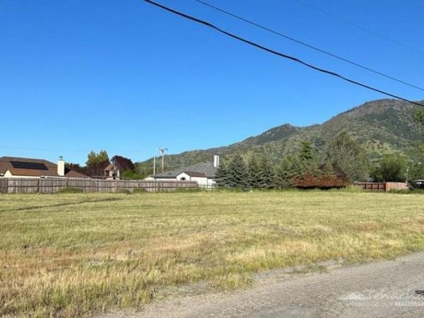 18140 Bold Venture Drive, Tehachapi, CA 93561