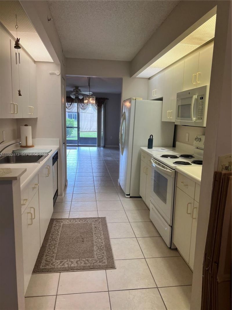 12550 SW 15 St, Unit 106E, Pembroke Pines, FL 33027 Photo