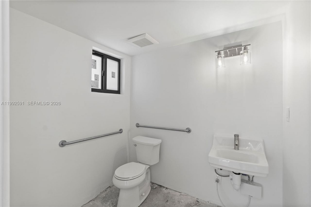 212 NW 11th St, Miami, FL 33136 Photo