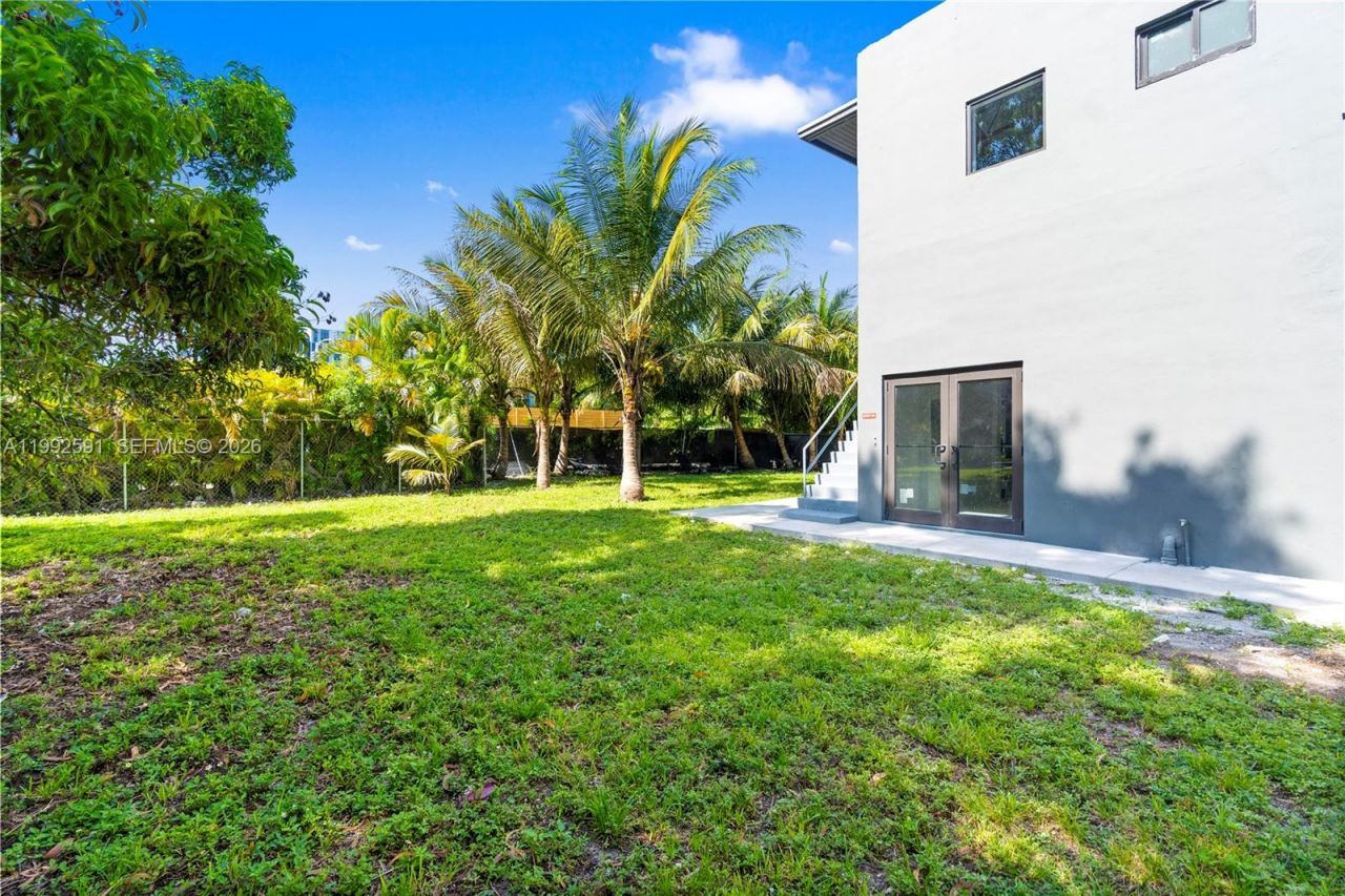 212 NW 11th St, Miami, FL 33136 Photo