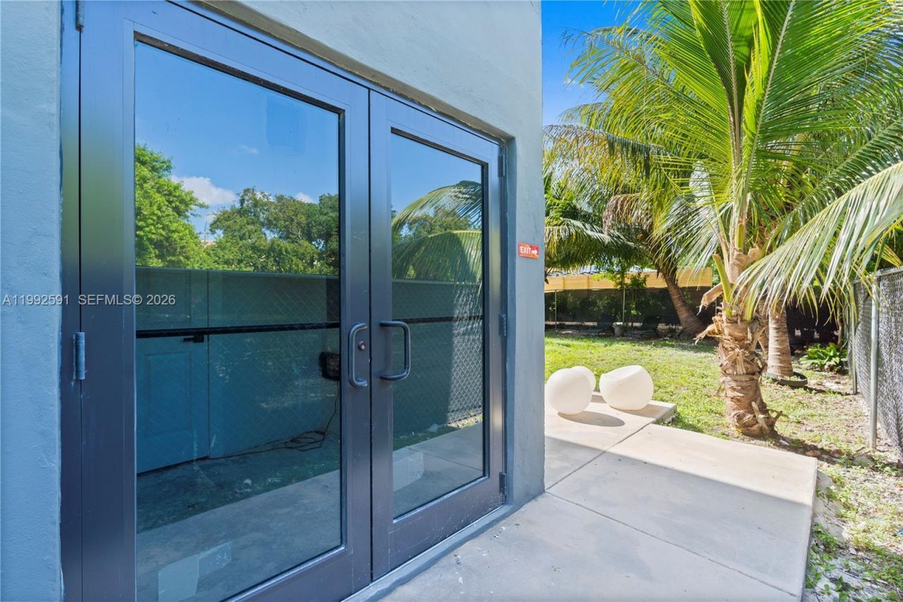 212 NW 11th St, Miami, FL 33136 Photo