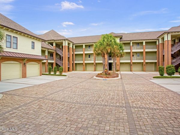 6813 Mayfaire Club Drive, Unit 302, Wilmington, NC 28405