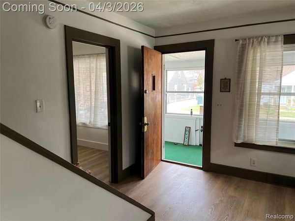 7352 Dale, Center Line, MI 48015