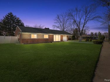 7351 N Gulley Road, Dearborn Heights, MI 48127