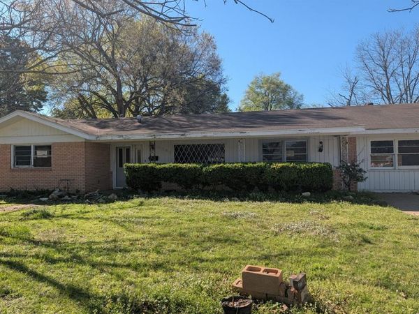 3395 Bonham Street , Paris, TX 75460
