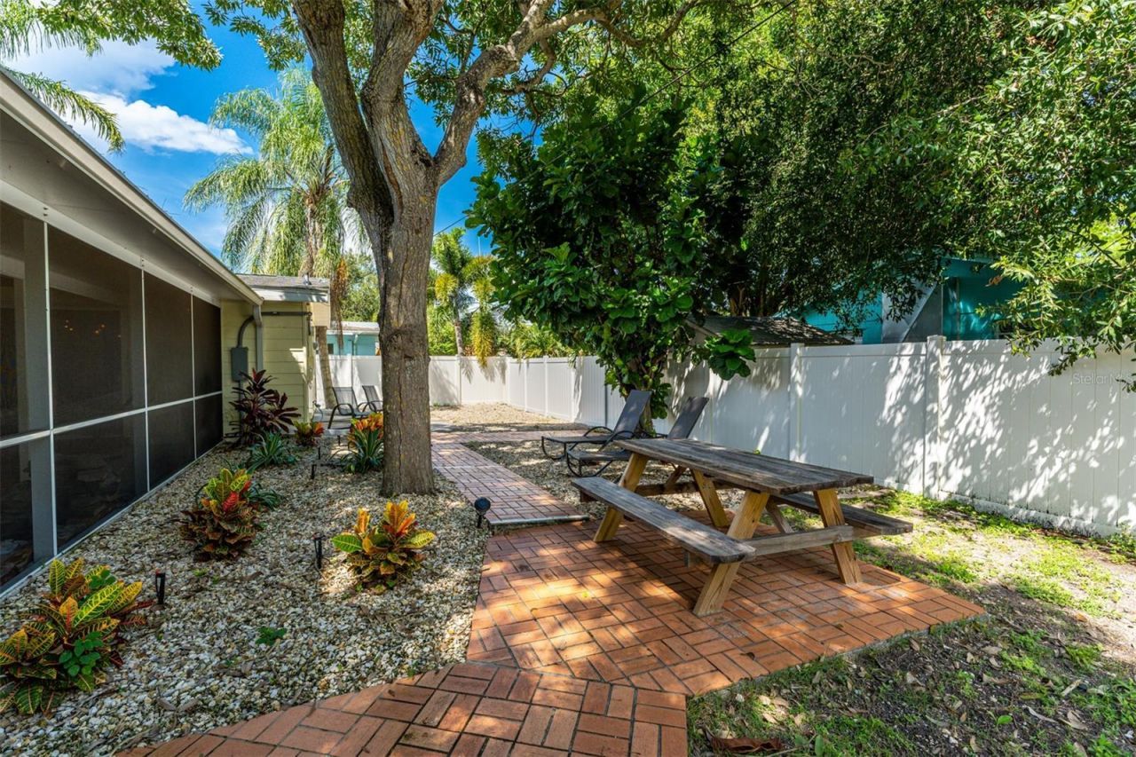 2363 Milford Circle , Sarasota, FL 34239 Photo