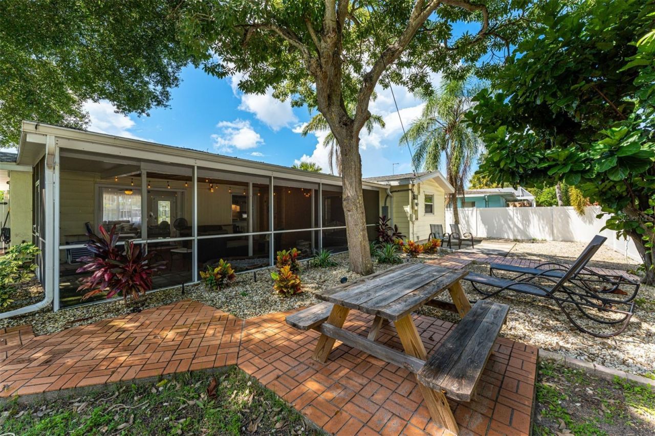 2363 Milford Circle , Sarasota, FL 34239 Photo