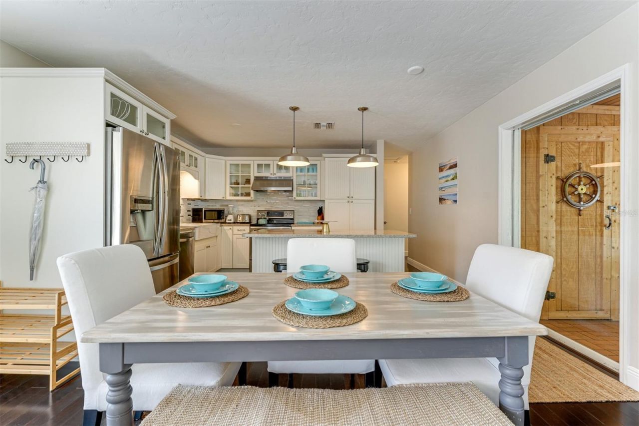 2363 Milford Circle , Sarasota, FL 34239 Photo