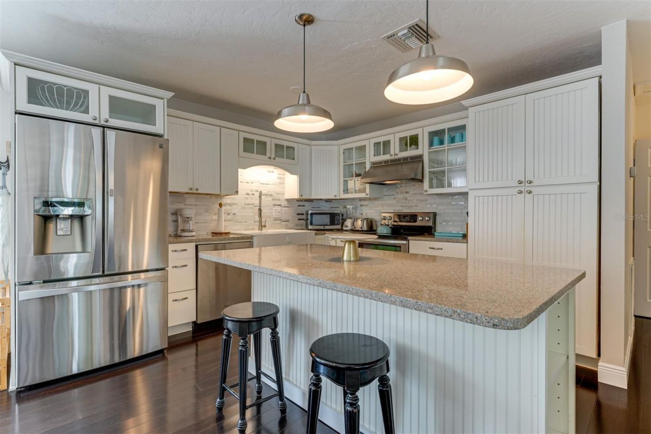 2363 Milford Circle , Sarasota, FL 34239 Photo