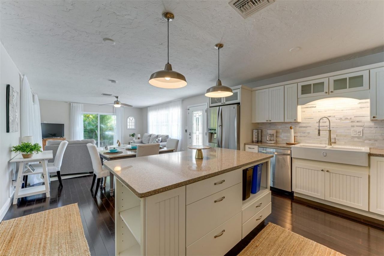 2363 Milford Circle , Sarasota, FL 34239 Photo