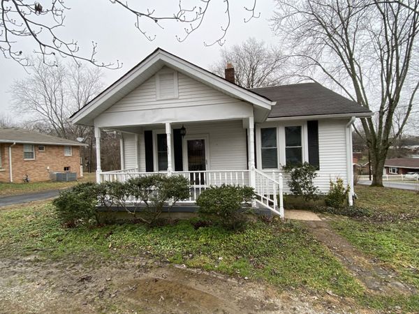 682 Circle Dr , Springfield, TN 37172