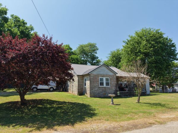 404 McMurtrey St, Saint Joseph, TN 38481