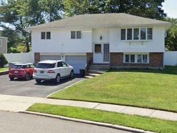 7 Motor Lane , Old Bethpage, NY 11804