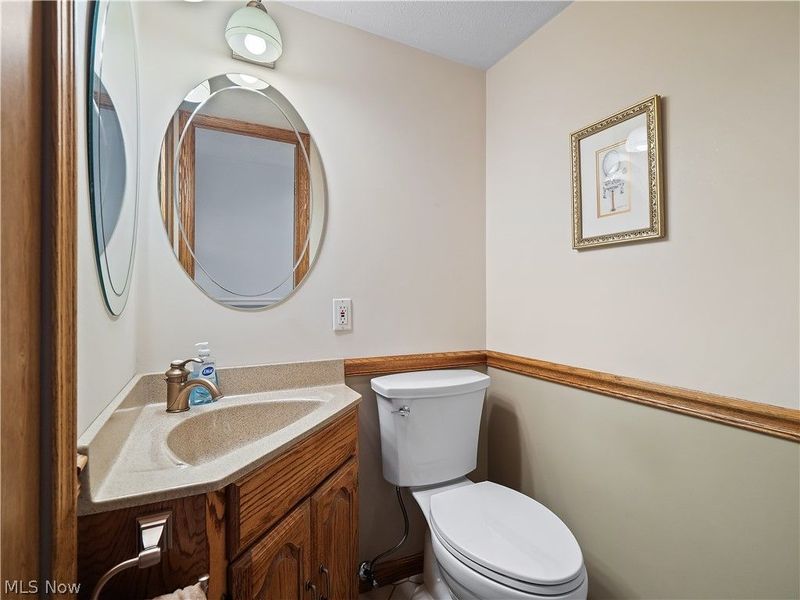 1044 Joy Oval, Seven Hills, OH 44131 Photo 10