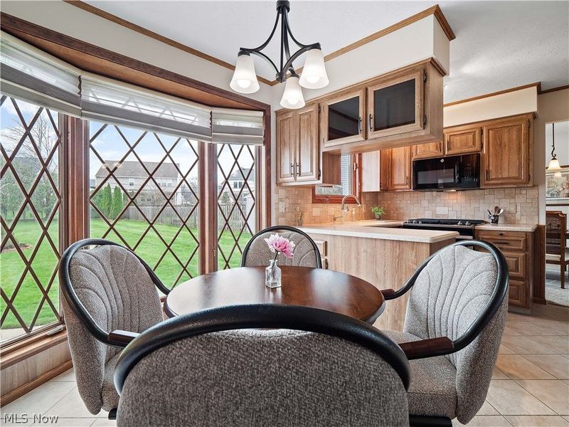 1044 Joy Oval, Seven Hills, OH 44131 Photo 12