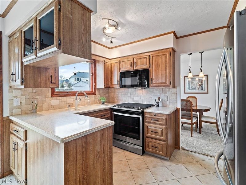 1044 Joy Oval, Seven Hills, OH 44131 Photo 13