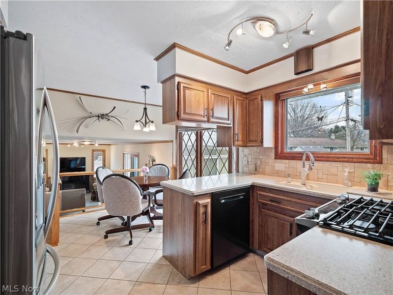 1044 Joy Oval, Seven Hills, OH 44131 Photo 14