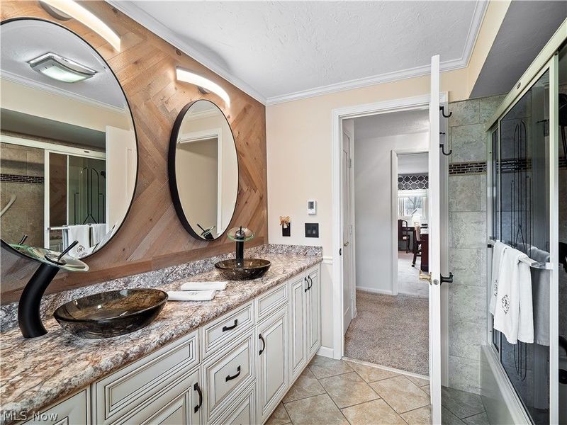 1044 Joy Oval, Seven Hills, OH 44131 Photo 24