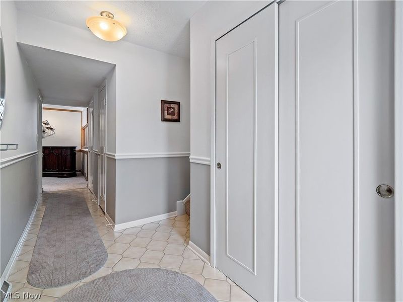 1044 Joy Oval, Seven Hills, OH 44131 Photo 5