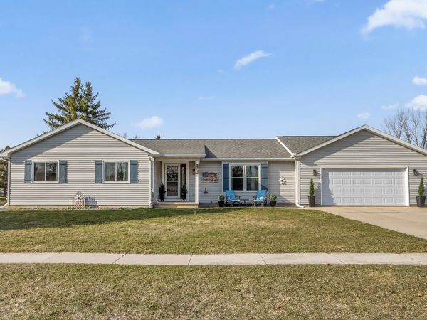 101 Knoll Court, Rosendale, WI 54974