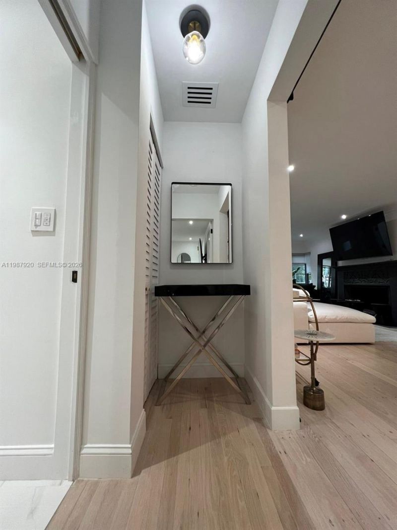 5173 Alton Rd, Miami Beach, FL 33140 Photo