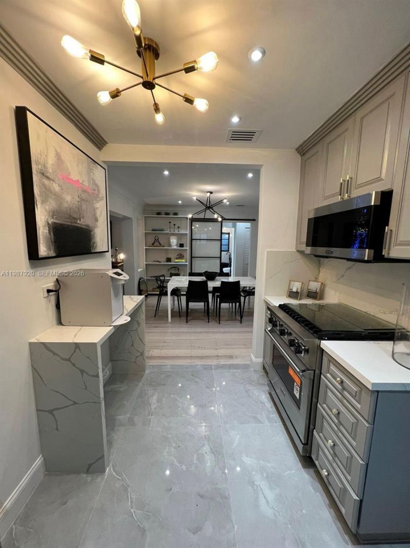 5173 Alton Rd, Miami Beach, FL 33140 Photo
