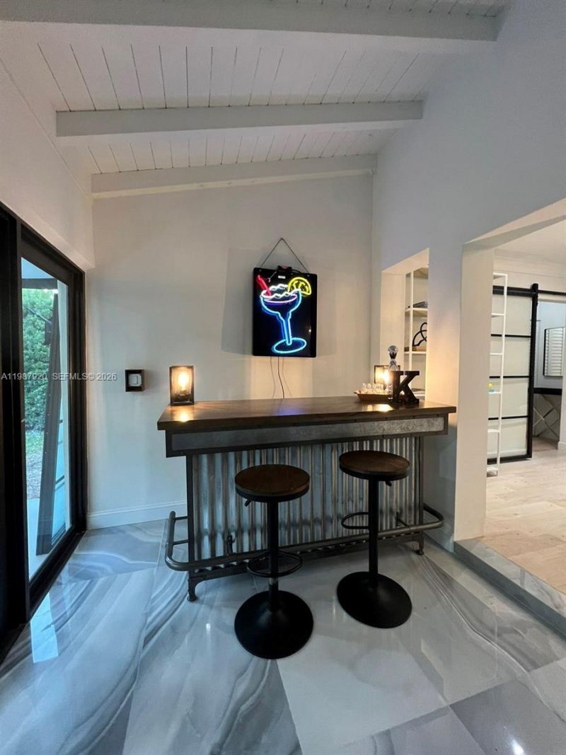 5173 Alton Rd, Miami Beach, FL 33140 Photo