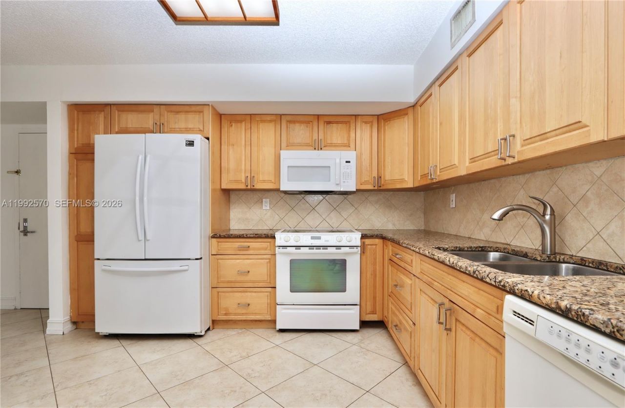 3500 Mystic Pointe Dr , Unit 1207, Aventura, FL 33180 Photo