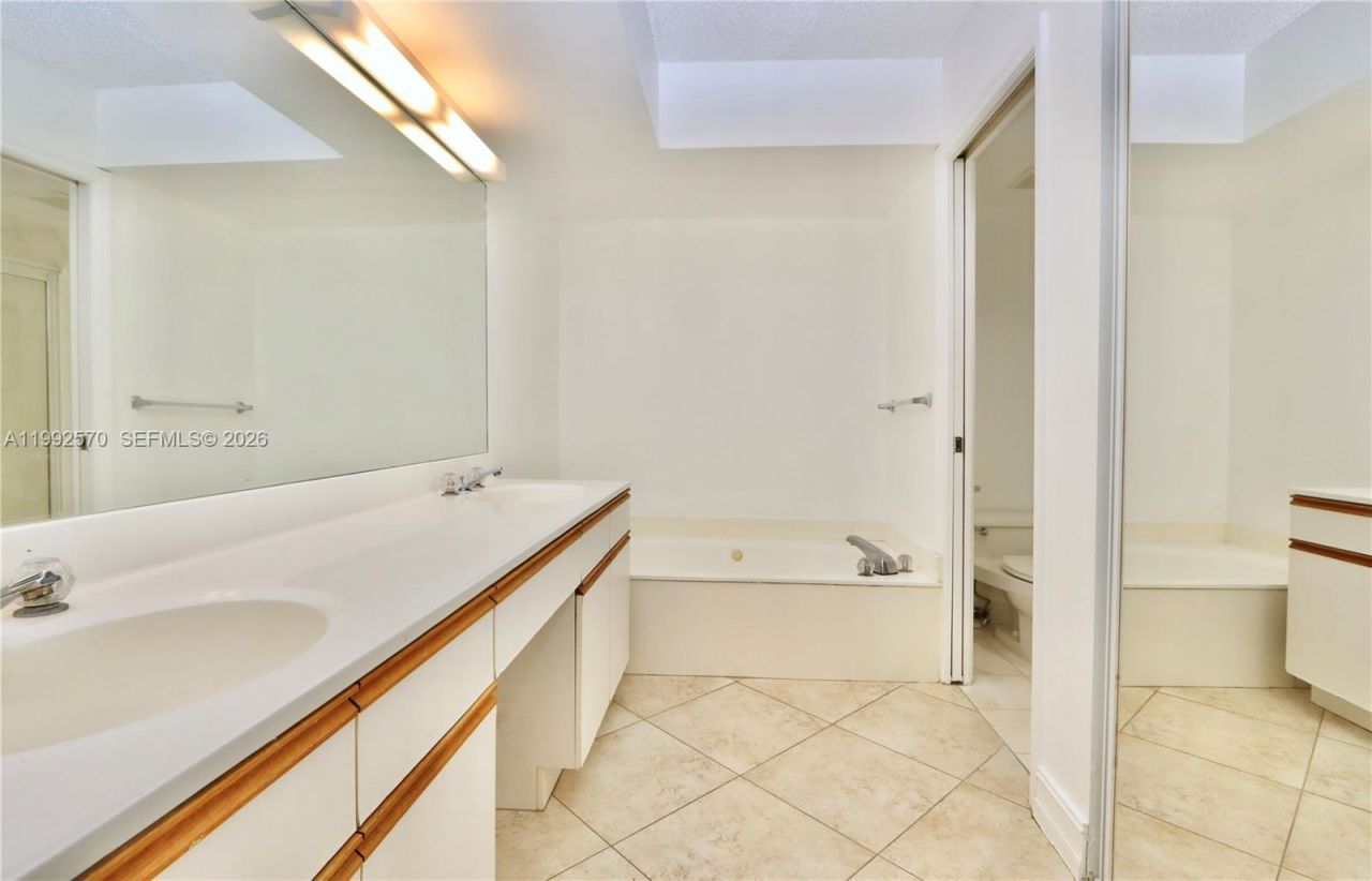 3500 Mystic Pointe Dr , Unit 1207, Aventura, FL 33180 Photo