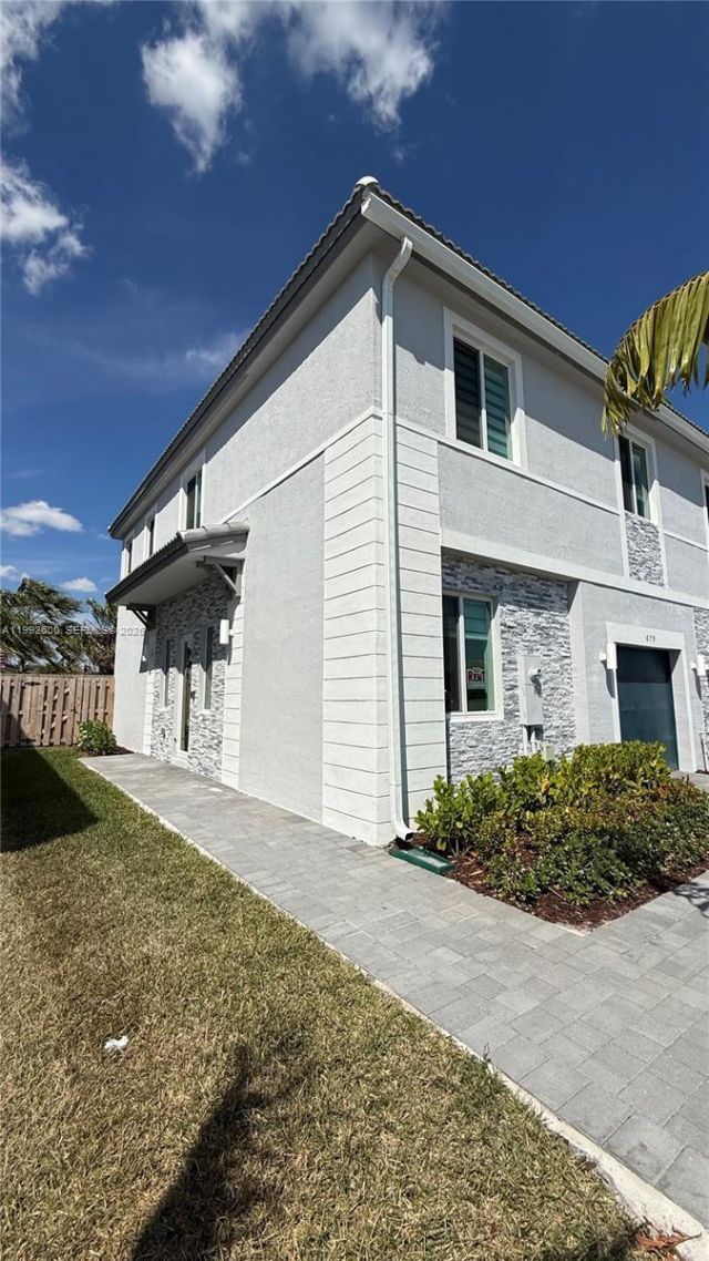 679 SE 13th St Cir, Homestead, FL 33034 Photo