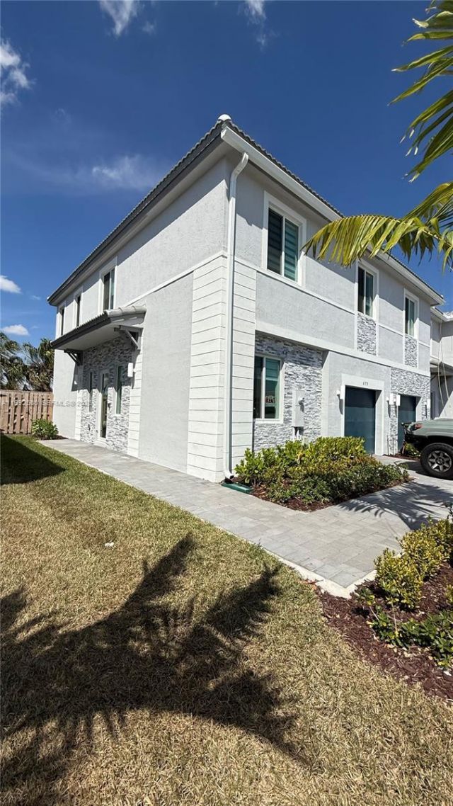 679 SE 13th St Cir, Homestead, FL 33034 Photo