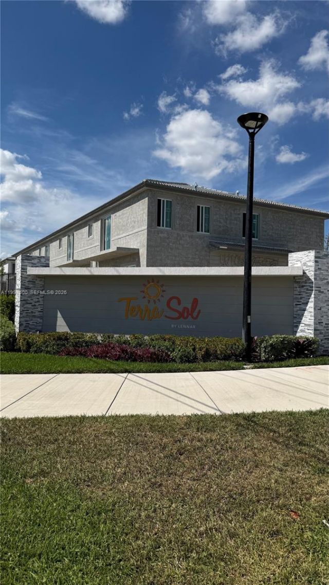 679 SE 13th St Cir, Homestead, FL 33034 Photo