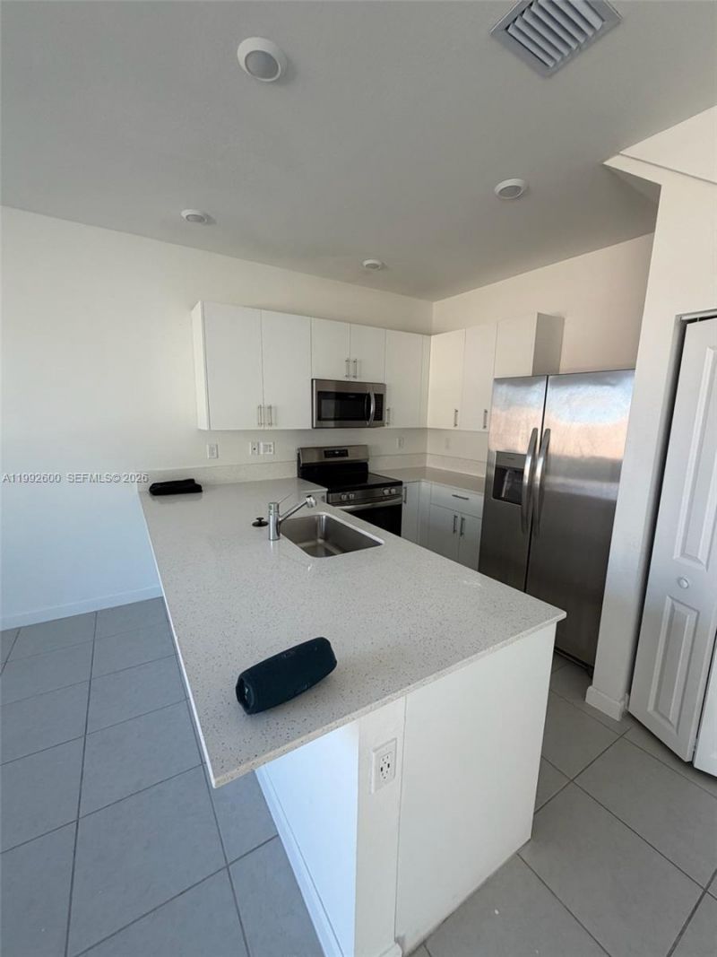 679 SE 13th St Cir, Homestead, FL 33034 Photo