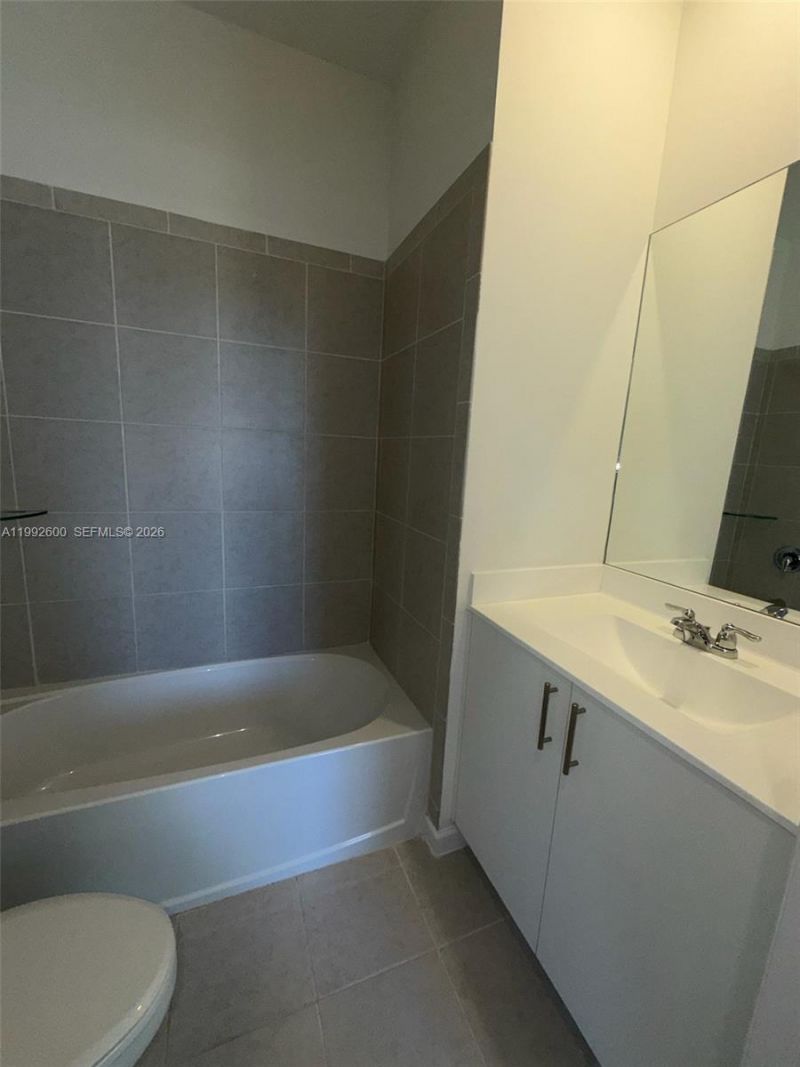 679 SE 13th St Cir, Homestead, FL 33034 Photo