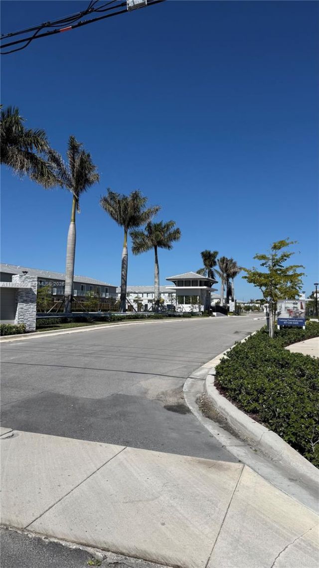 679 SE 13th St Cir, Homestead, FL 33034 Photo