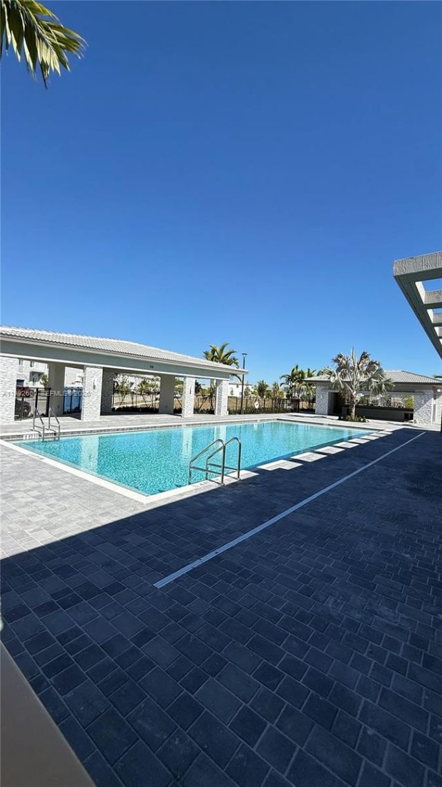 679 SE 13th St Cir, Homestead, FL 33034 Photo